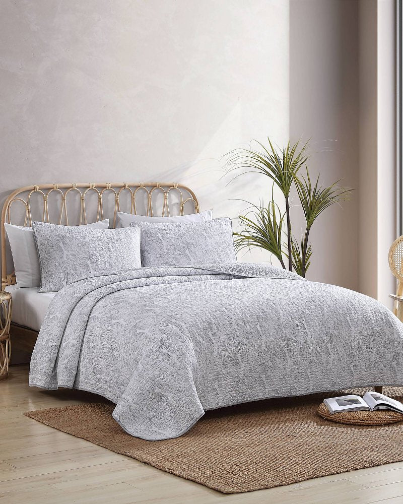 Tommy Bahama | Water Leaves 3-Piece Full/Queen Quilt Set / Grey