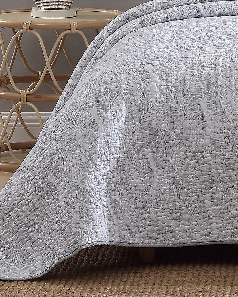 Tommy Bahama | Water Leaves 3-Piece Full/Queen Quilt Set / Grey