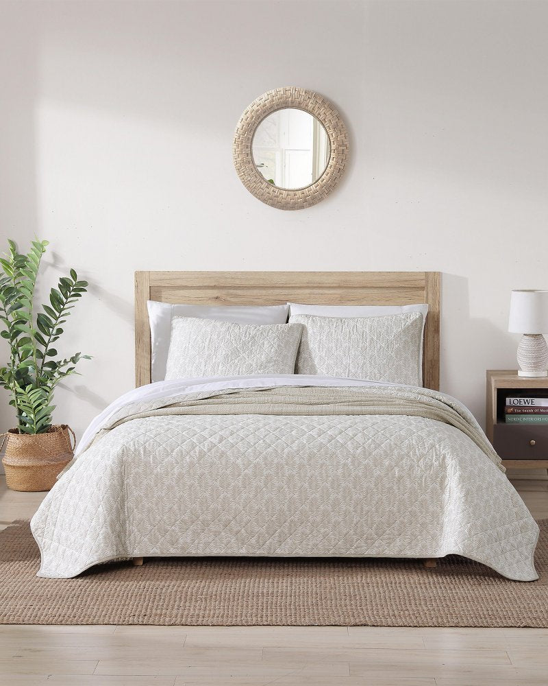 Tommy Bahama | Bahama Fronds Reversible 3-Piece Full/Queen Quilt Set / Brown
