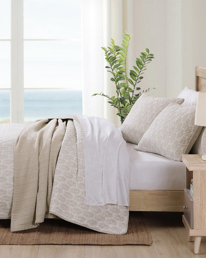 Tommy Bahama | Bahama Fronds Reversible 3-Piece Full/Queen Quilt Set / Brown